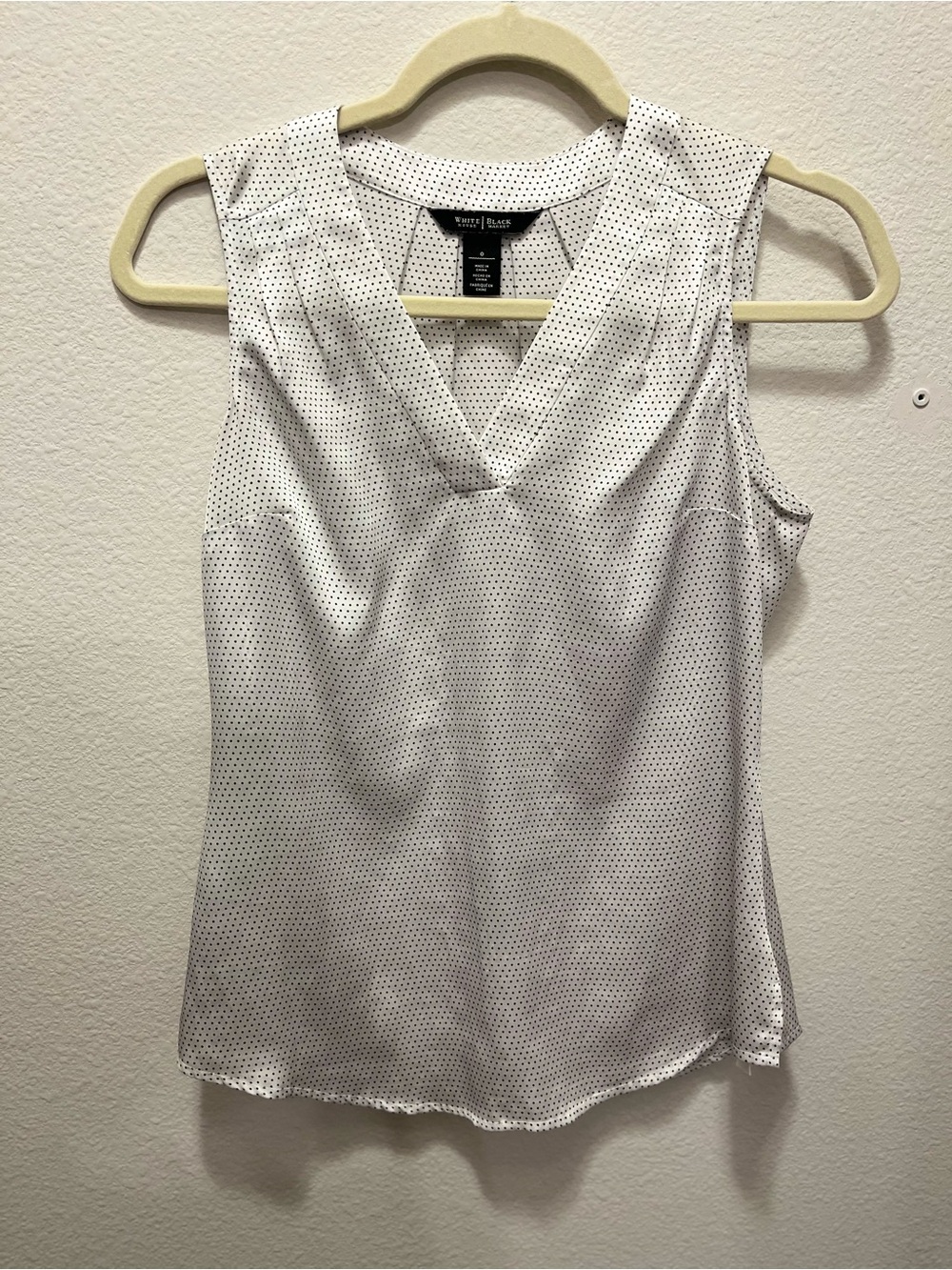 WHBM Polka Dot Sleeveless Blouse - Picture 2 of 4